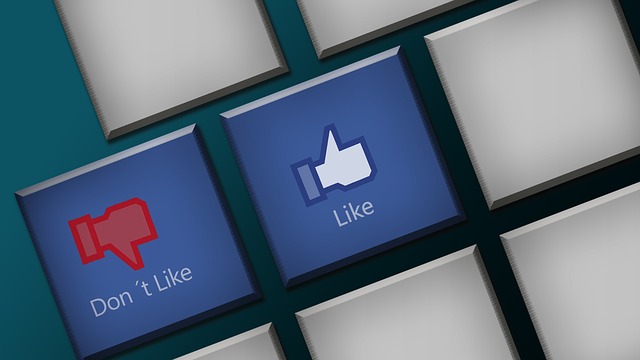 Facebook like med emoji